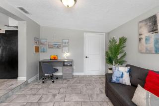 Chic Tranquility Experience the Stunning Tampa Retreat - 4