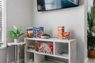 Chic Tranquility Experience the Stunning Tampa Retreat - 3