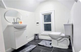 Modern Home 5-minute Walk 2 Falls, Winter Getaway! - 1