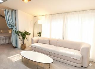 Hongdae 30 seconds to Subway - 7