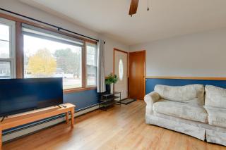 15 Mi to Cochrans Ski Area Cozy Home with Yard! - 5