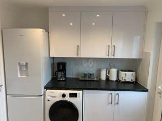 Cosy Home Cardiff - 6