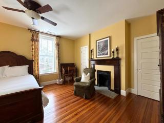 The Grand Lux Inn - 3