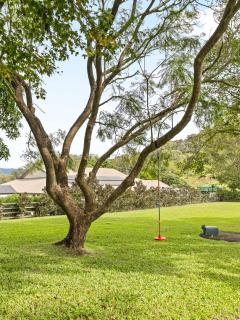 Chic West End Stay with Gym & Pool Access - 6