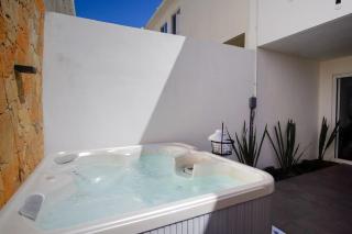 Modern House with Jacuzzi & Grill 3BR - 8