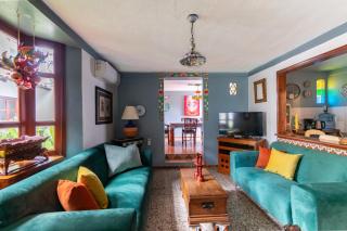 Artful and Quiet Pause in Santa Tecla and BBQ garden - 9