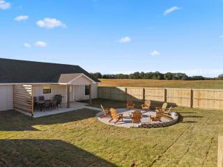 Group Ready! 3BR Home Near WinStar - 0