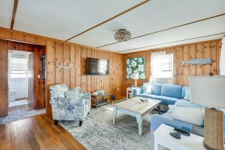 1 Block to Humarock Beach Pet-Friendly Cottage - 7