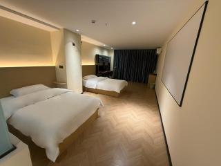 Hulk Esports Cinema Hotel Guiyang Fountain Pool Branch - 8