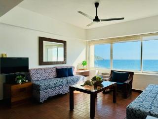 Beachfront apartment with a pool Islas del Sol - 3