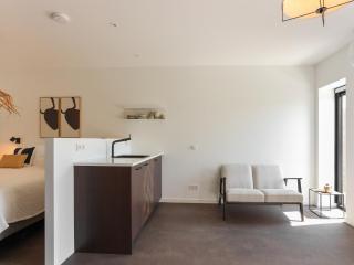 Modern Suite Near Beach - 6
