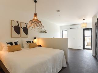 Modern Suite Near Beach - 9