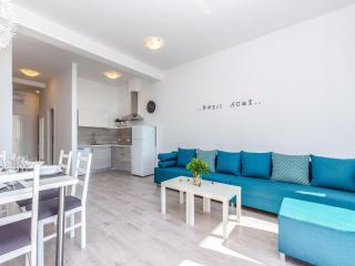 Apartment with swimming pool near sea - 4