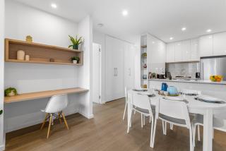 Complete Host Melbourne Grand Apartments - 7