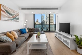 Complete Host Melbourne Grand Apartments - 3