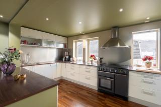 ARCTIC HOMES - The Spacious Villa - 5