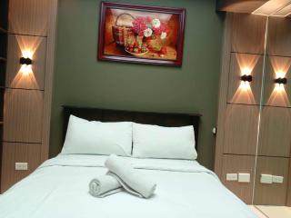 Cozy Manila Condo Retreat with Shared Pool - 9