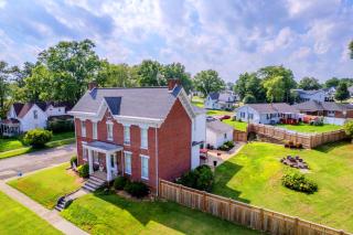 PB Larkin Victorian Mansion - 9