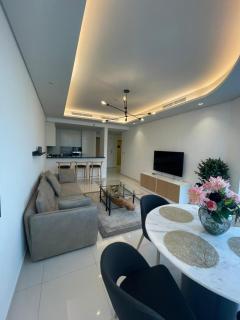 Burj Khalifa & Ocean Views All in One Modern Place - 8