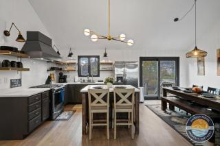 Lake Geneva Family House Pool Table Fireplace and Sleeps 10 - 8