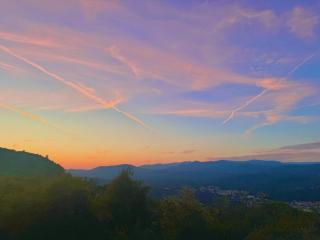 NEW LISTING, Near Yosemite South Gate entrance and town, King bed, Hot Tub, BBQ, Firepit & Mountain Views - 9