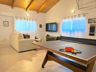 NEW LISTING, Near Yosemite South Gate entrance and town, King bed, Hot Tub, BBQ, Firepit & Mountain Views - 6