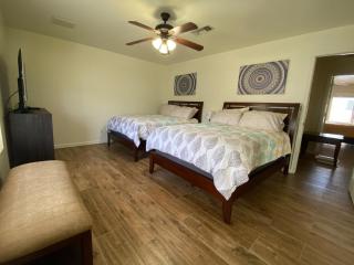 Jacuzzi Pool Home & Casita WiFi AC TVs RV Boat parking - 4