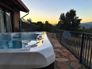 NEW LISTING, Near Yosemite South Gate entrance and town, King bed, Hot Tub, BBQ, Firepit & Mountain Views - 4