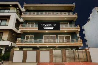 Super Townhouse Subhash Chowk Near Medanta Hospital Formerly L B Residency - 0