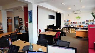 Impressions Spaces Coworking from 9 AM to 5 PM Please note that overnight stays are not permitted - 3