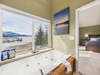 Family Getaway in Juneau, Alaska Unforgettable Ocean and Mountain Views - 9