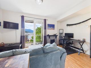 Harbor View Apartment w water access - 2