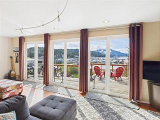 Juneau Oceanfront Home Overlooking Auke Bay - 1