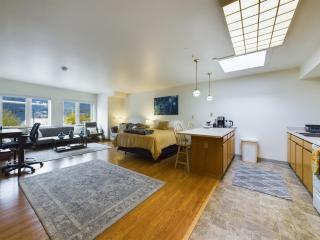 Downtown Juneau Gem 1BR Apt with Stunning Views! - 4