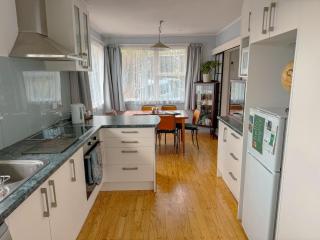 Mid-Century Peace in a Prime Location - 3