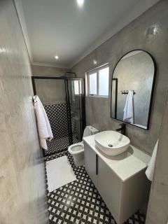 Peaceful and Luxurious Hidden Cove - 5