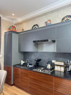 Modern Luxe Retreat w Balcony Free Airport Pickup - 7