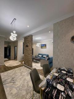 Modern Luxe Retreat w Balcony Free Airport Pickup - 6