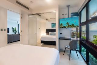 Edge 2 - Oceanfront Luxurious and Spacious 4 Bedroom Split Level Apartment with buggy and valet service - 2