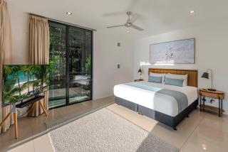 Edge 2 - Oceanfront Luxurious and Spacious 4 Bedroom Split Level Apartment with buggy and valet service - 1