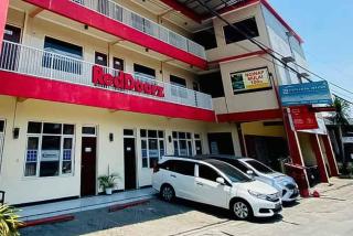 RedDoorz Syariah near T1 Juanda Airport 2 - 3