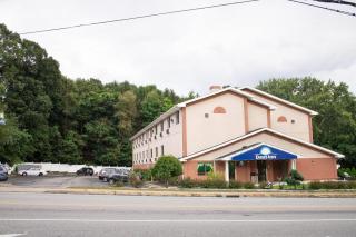 Days Inn by Wyndham Torrington - 9
