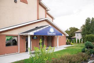 Days Inn by Wyndham Torrington - 7