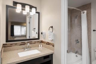 Days Inn by Wyndham Monterey Downtown - Monterey - 3