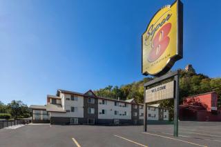 Super 8 by Wyndham Winona MN - 6