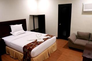 Castle Dreams Hotel - 9