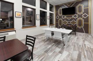 Super 8 by Wyndham Winona MN - 1