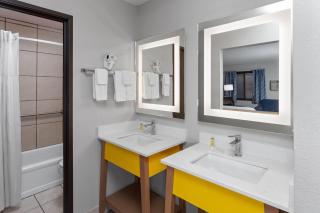 Days Inn by Wyndham Mason City - 2