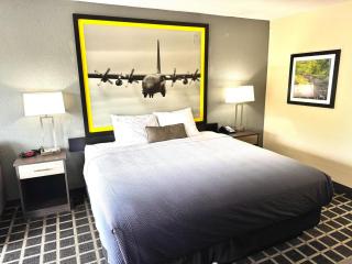 Super 8 by Wyndham Morganton - 8