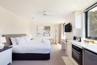 King Bed Studios at Manly - 3min walk to Corso & Manly Beach - 3